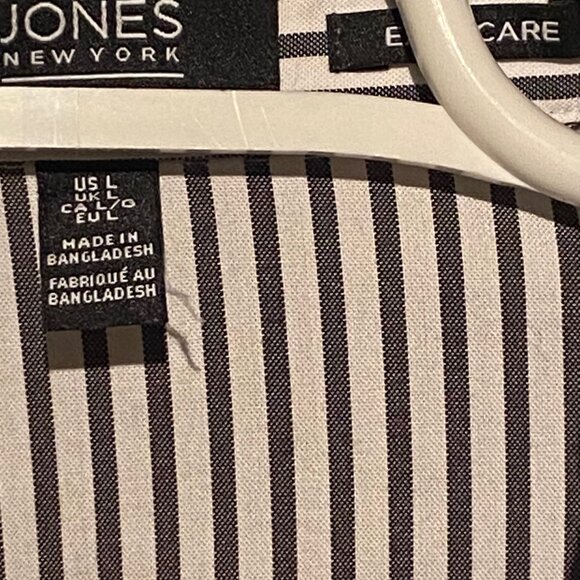Classy Jone NY button down in charcoal stripes - size large - NO IRON - Picture 2 of 6